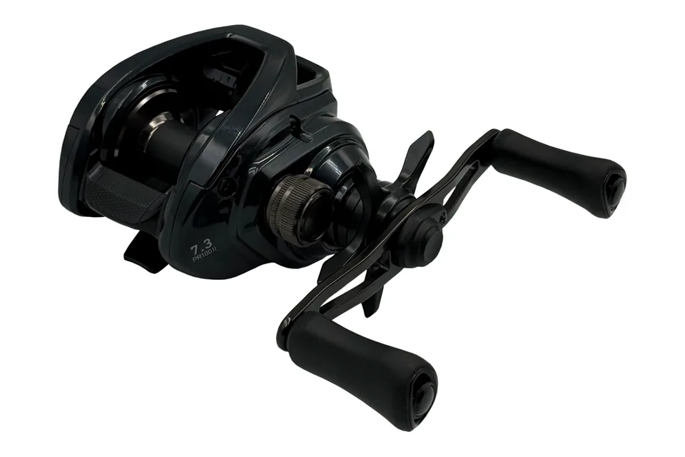 Multiplikator Daiwa 26 PR II HL z korbką po lewej stronie