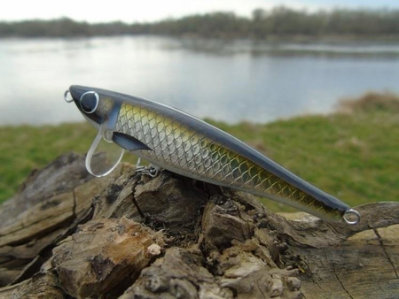 Wobler z Basoni River Bleak 7cm - 11g - czarno-złoty