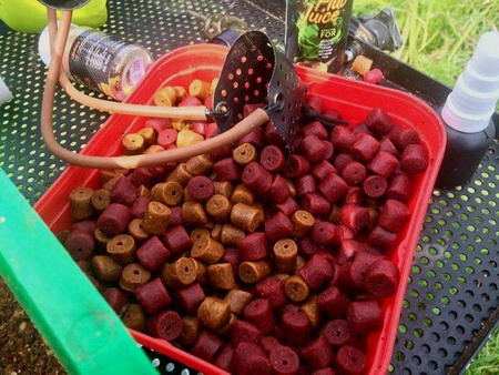 Pellet Feeder Bait 12mm | F1 Ochotka - Konopia | 800g