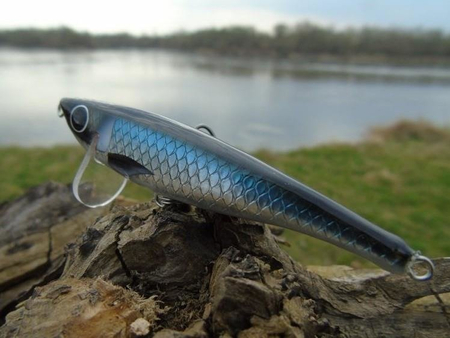 Wobler z Basoni River Bleak 7 cm -11g - niebiesko-czarny