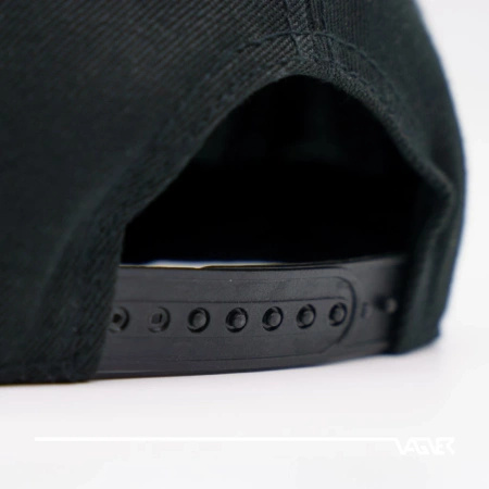 Czapka z daszkiem VAGNER czarna pełna